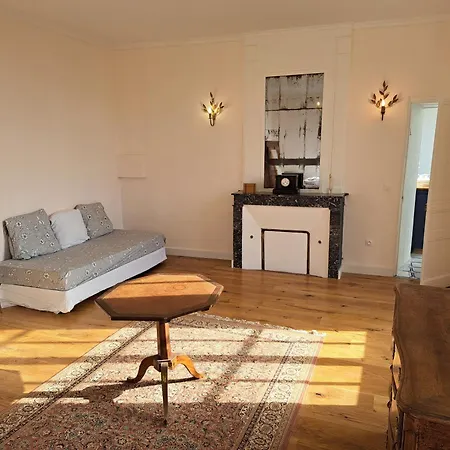 לינה וארוחת בוקר Chateau D'agy Agy