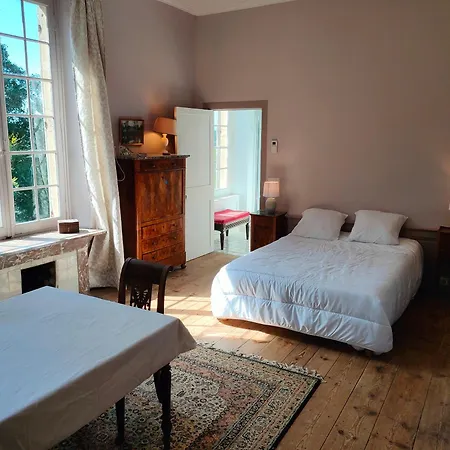 לינה וארוחת בוקר Chateau D'agy