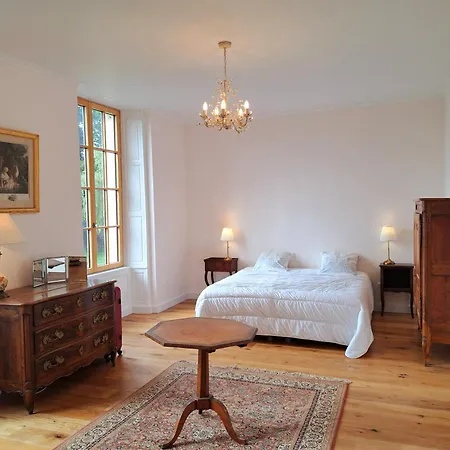 לינה וארוחת בוקר Chateau D'agy Agy